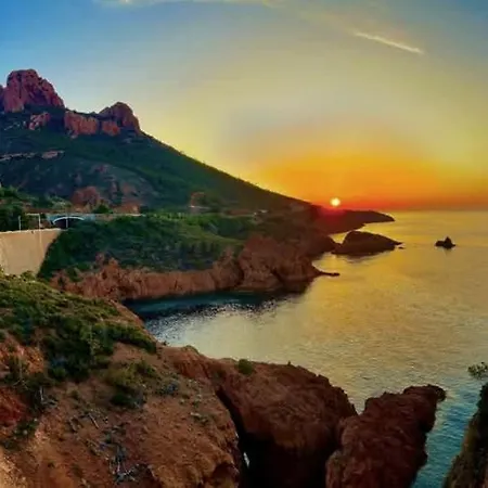 Cap Esterel Vivez Le Prestige Dans Un Spacieux De Gamme Avec Vue Mer, Piscines * Saint-Raphaël